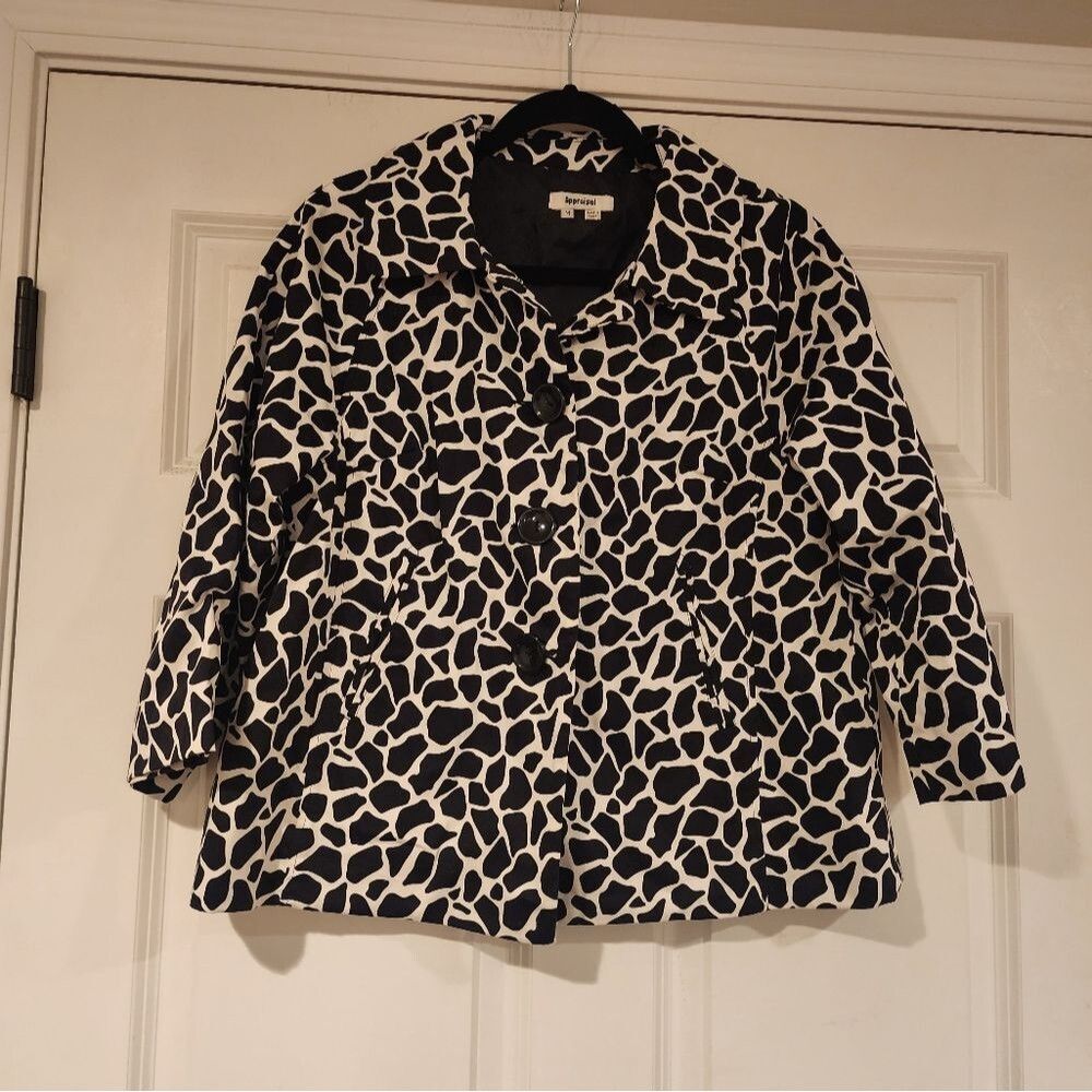 Appraisal black and white animal print lightweight jacket M